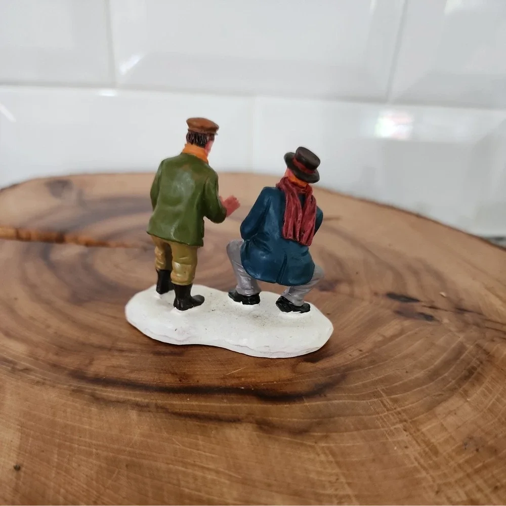 2004 #44221 Retired Lemax Village‎ Collection Figurines 